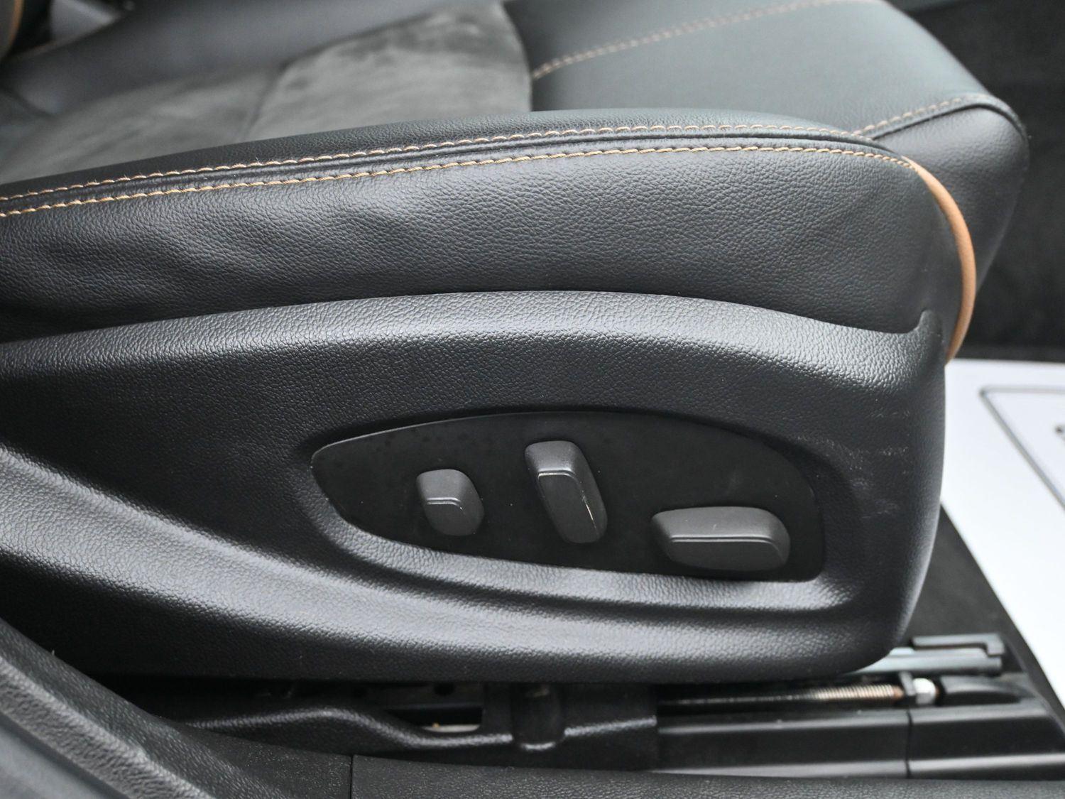 Used 2014 Silver Ice Metallic Chevrolet LT image 9