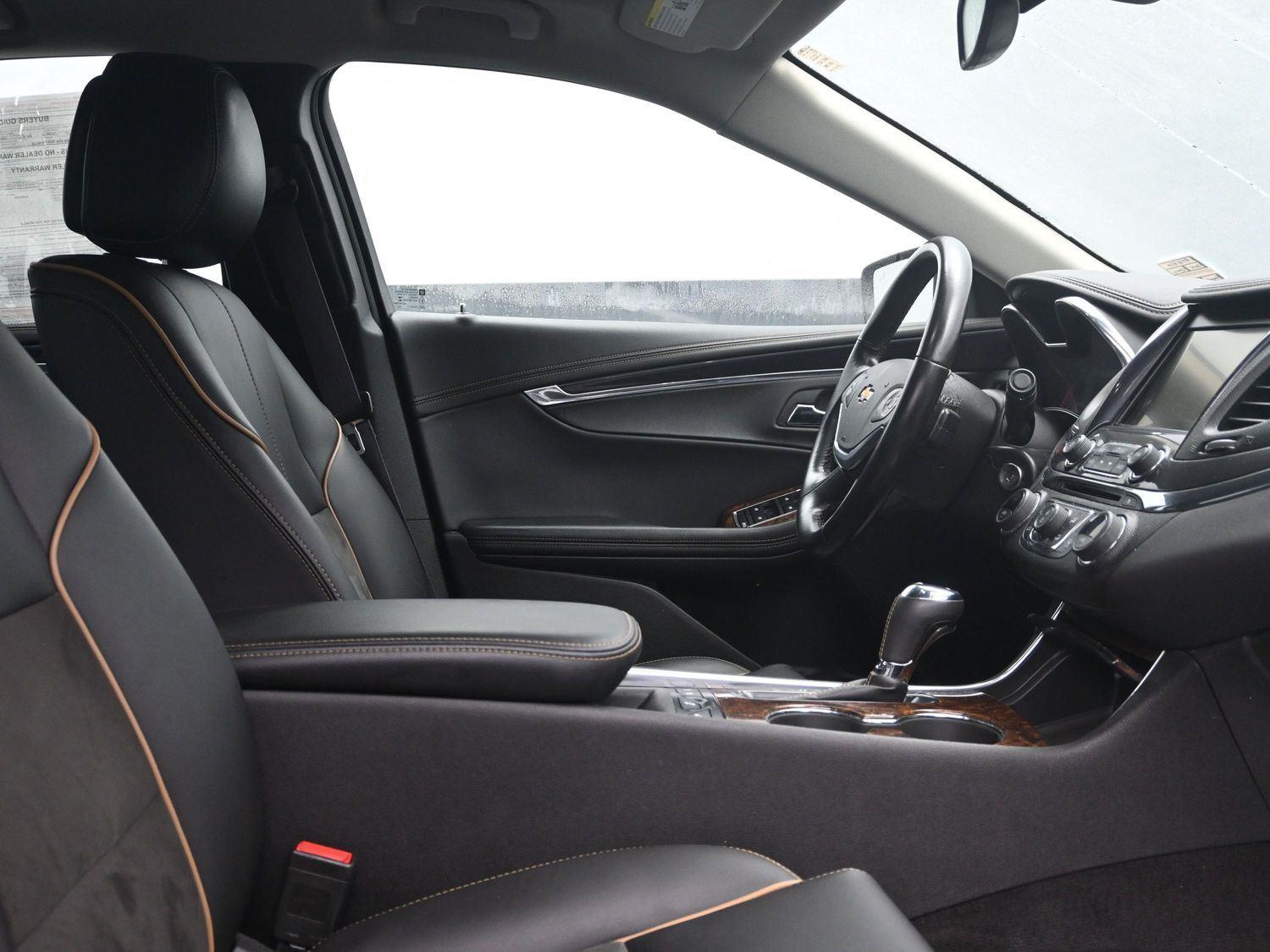 Used 2014 Silver Ice Metallic Chevrolet LT image 10