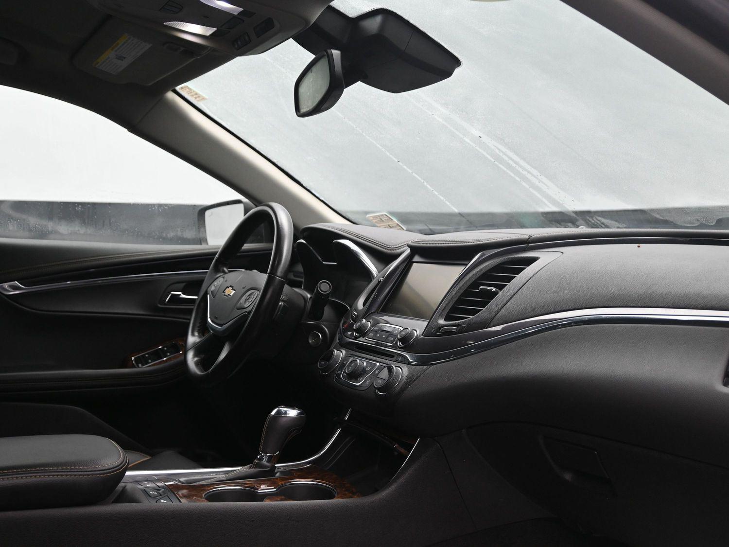 Used 2014 Silver Ice Metallic Chevrolet LT image 11