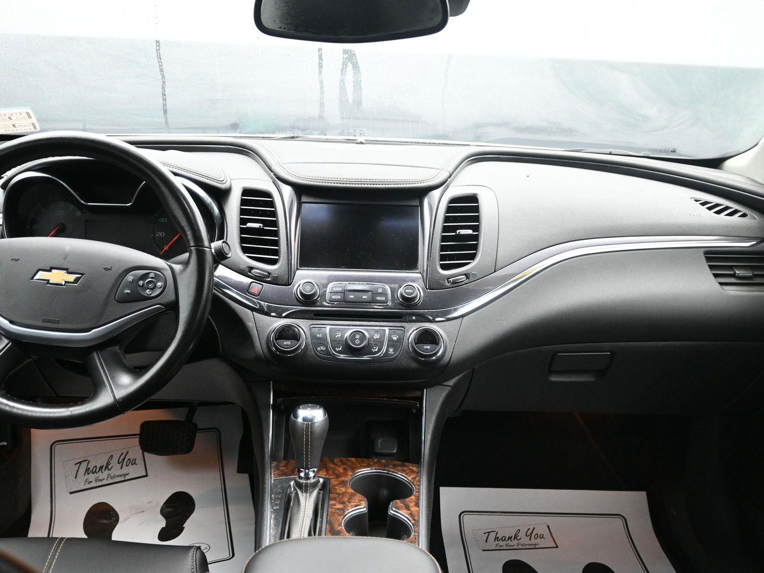 Used 2014 Silver Ice Metallic Chevrolet LT image 13