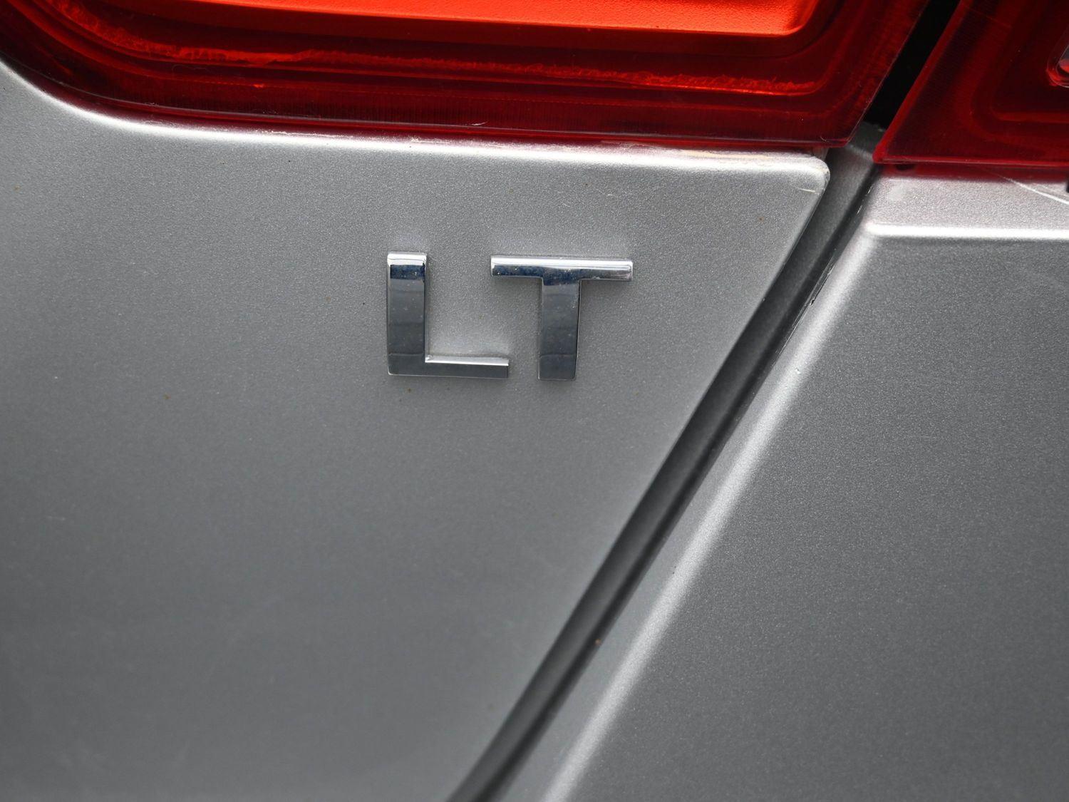 Used 2014 Silver Ice Metallic Chevrolet LT image 15