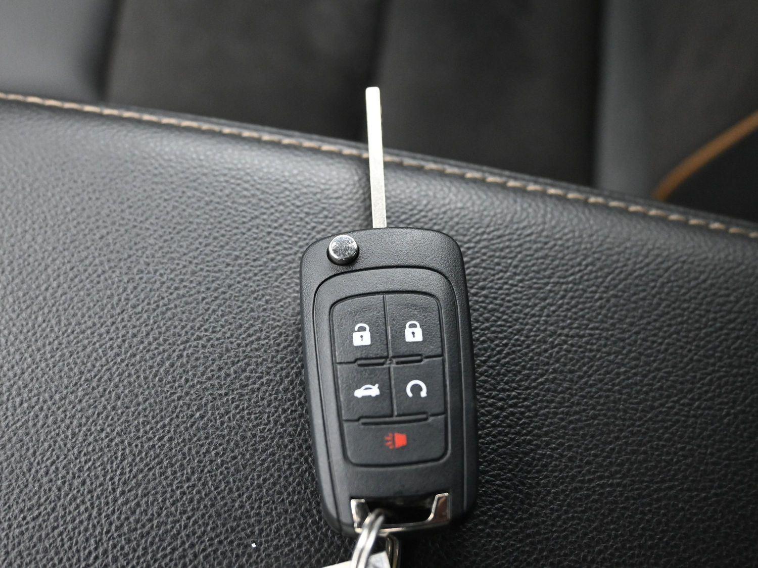 Used 2014 Silver Ice Metallic Chevrolet LT image 18