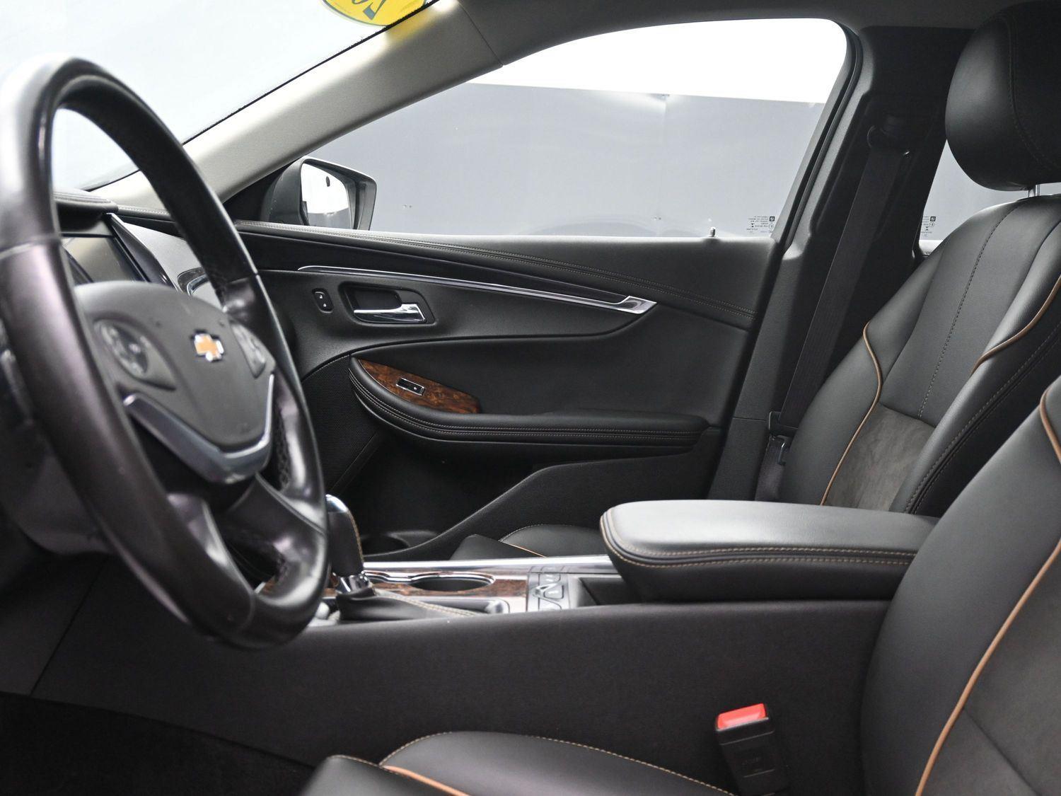 Used 2014 Silver Ice Metallic Chevrolet LT image 20