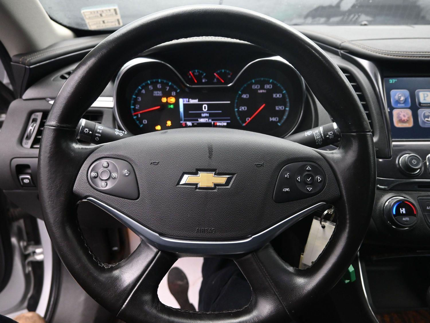 Used 2014 Silver Ice Metallic Chevrolet LT image 21