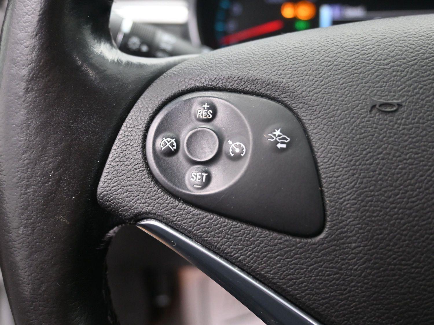 Used 2014 Silver Ice Metallic Chevrolet LT image 22