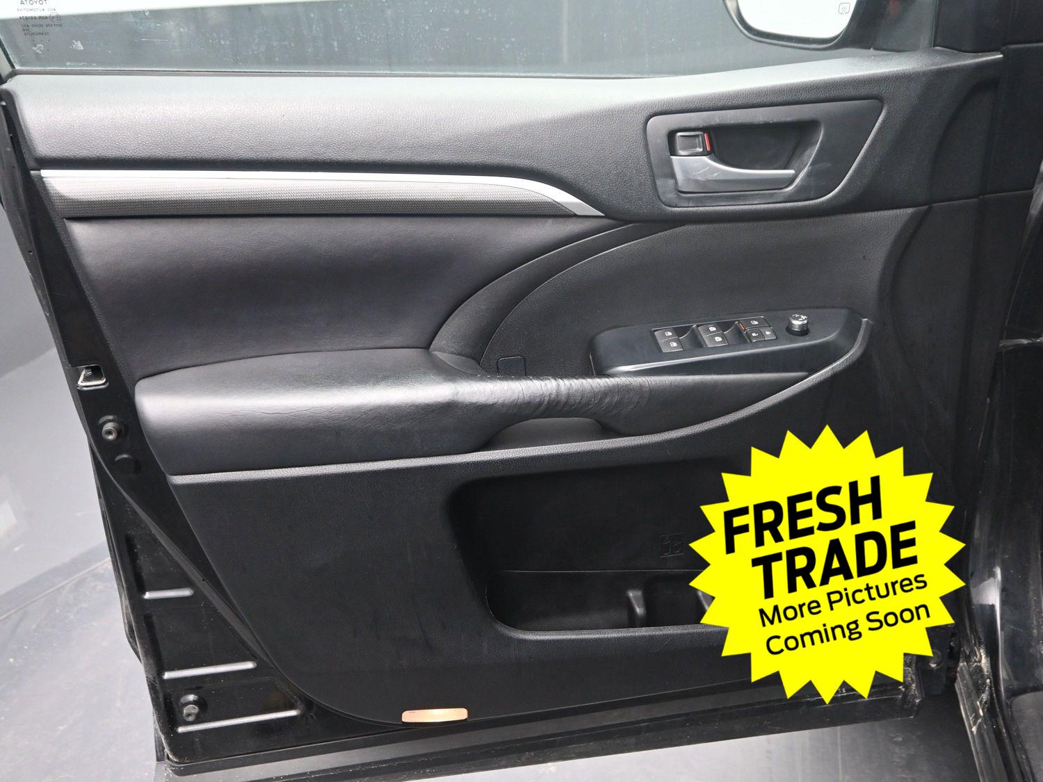 Used 2017 Midnight Black Metallic Toyota SE image 19