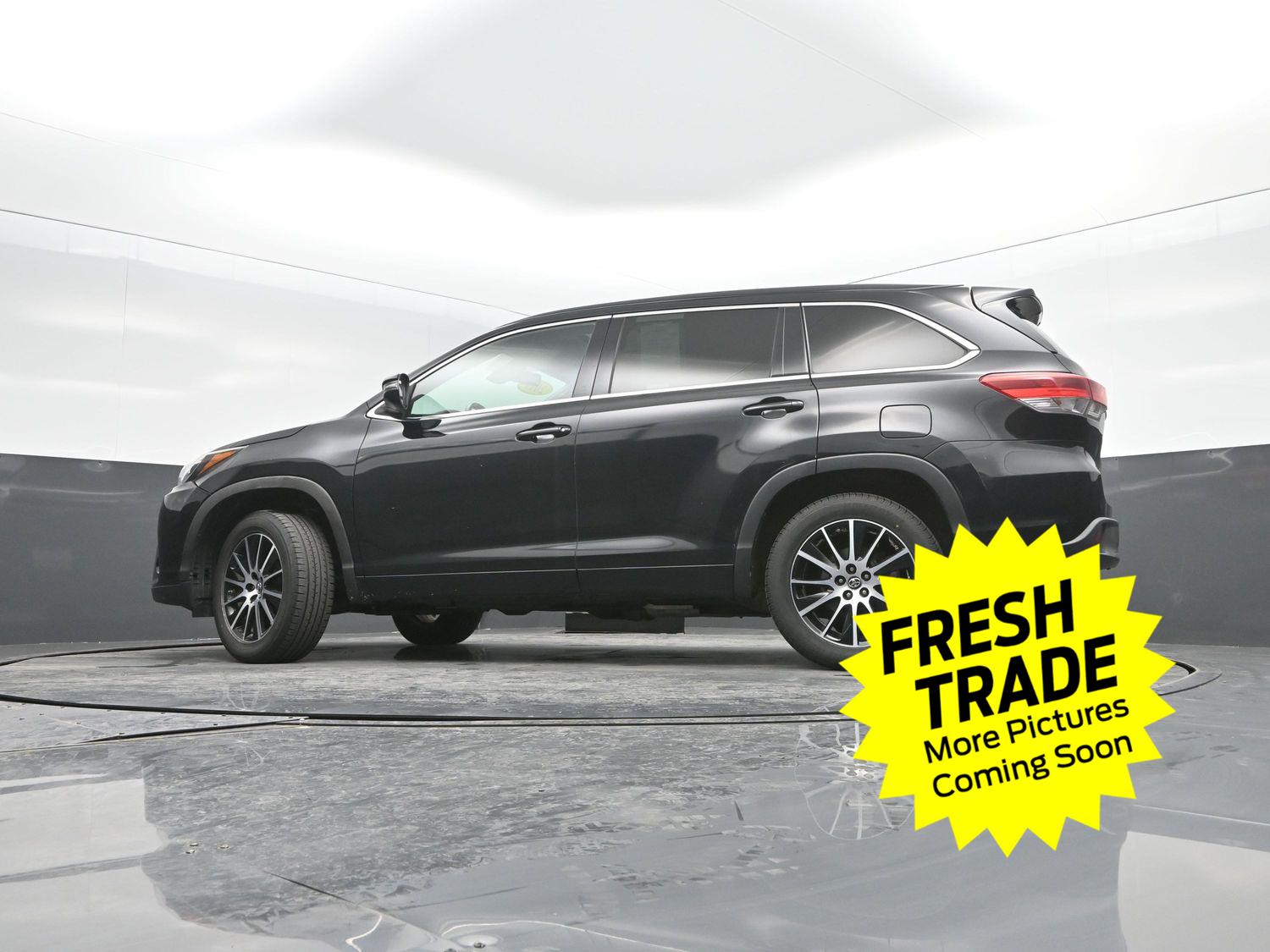 Used 2017 Midnight Black Metallic Toyota SE image 33