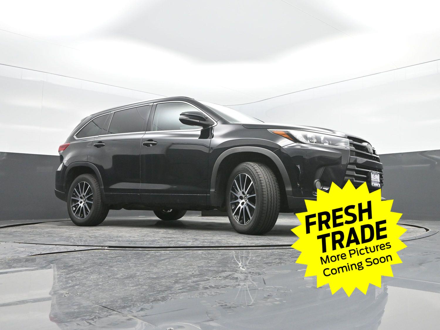 Used 2017 Midnight Black Metallic Toyota SE image 35