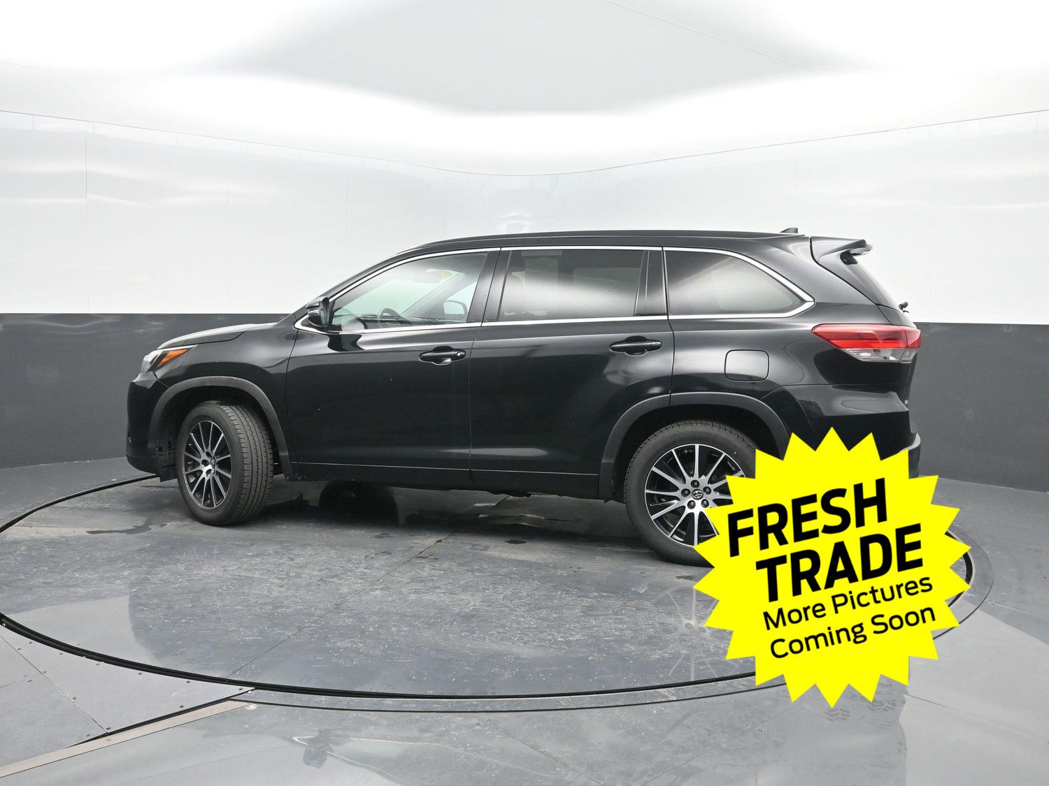 Used 2017 Midnight Black Metallic Toyota SE image 40