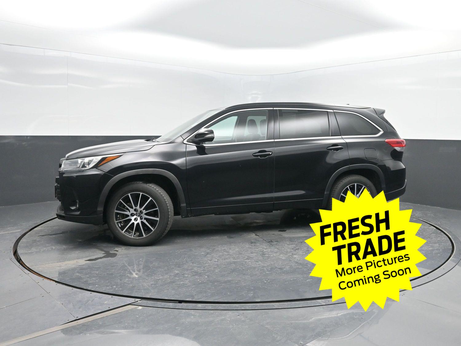 Used 2017 Midnight Black Metallic Toyota SE image 41