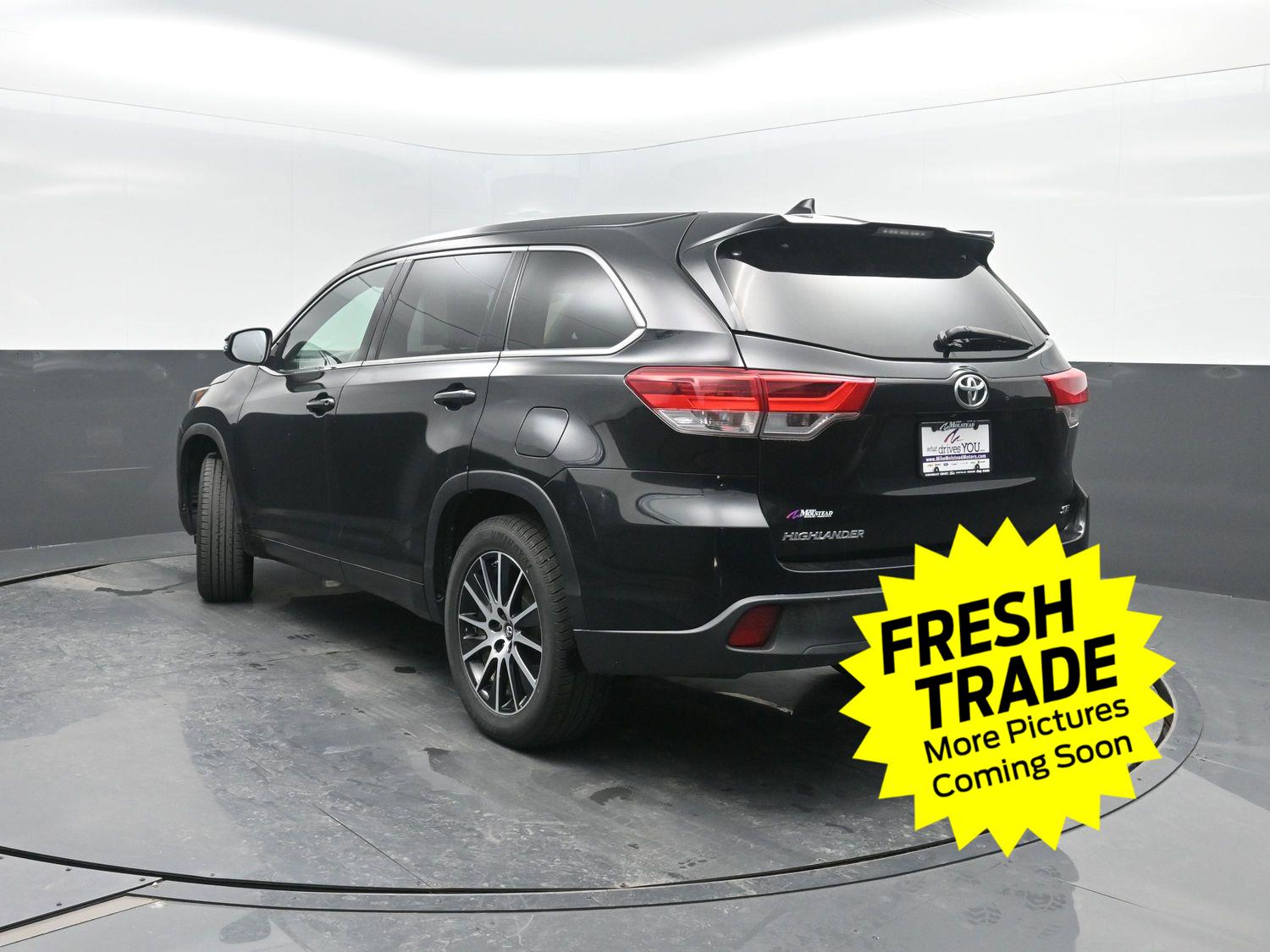 Used 2017 Midnight Black Metallic Toyota SE image 43