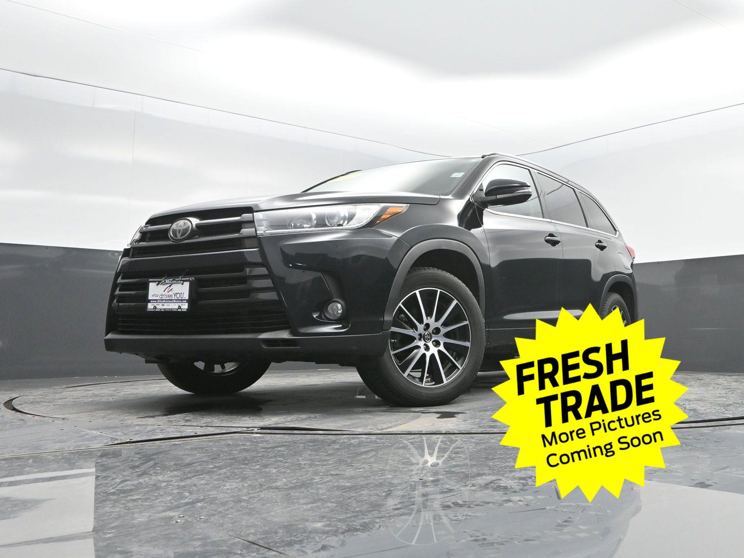 Used 2017 Midnight Black Metallic Toyota SE image 44