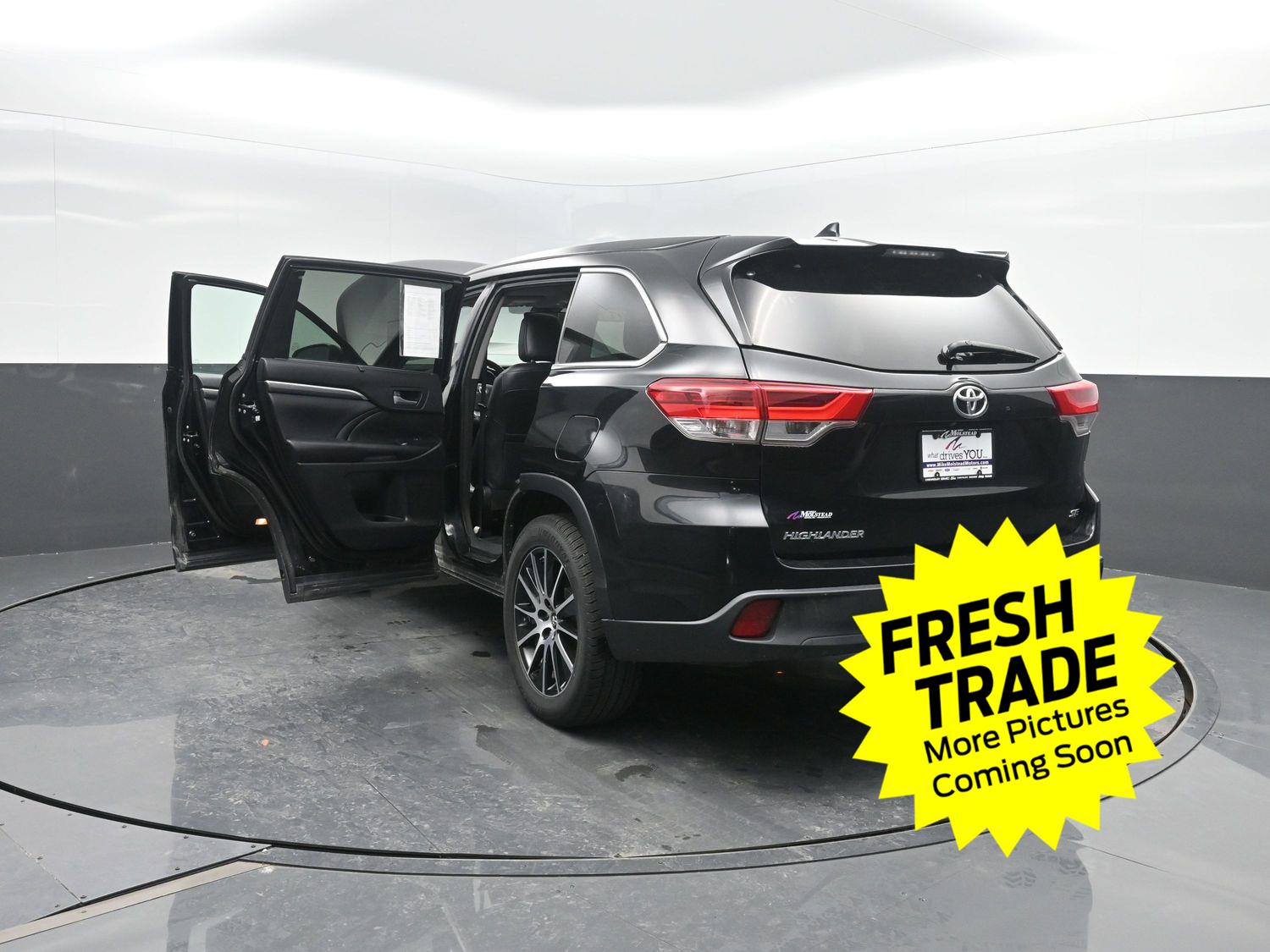 Used 2017 Midnight Black Metallic Toyota SE image 46