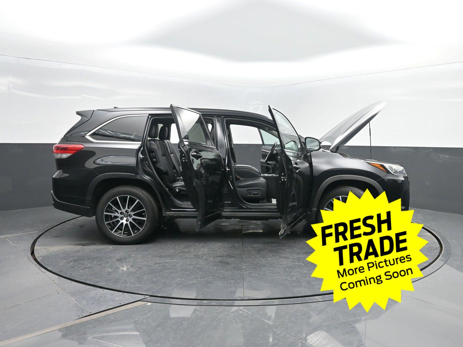 Used 2017 Midnight Black Metallic Toyota SE image 47