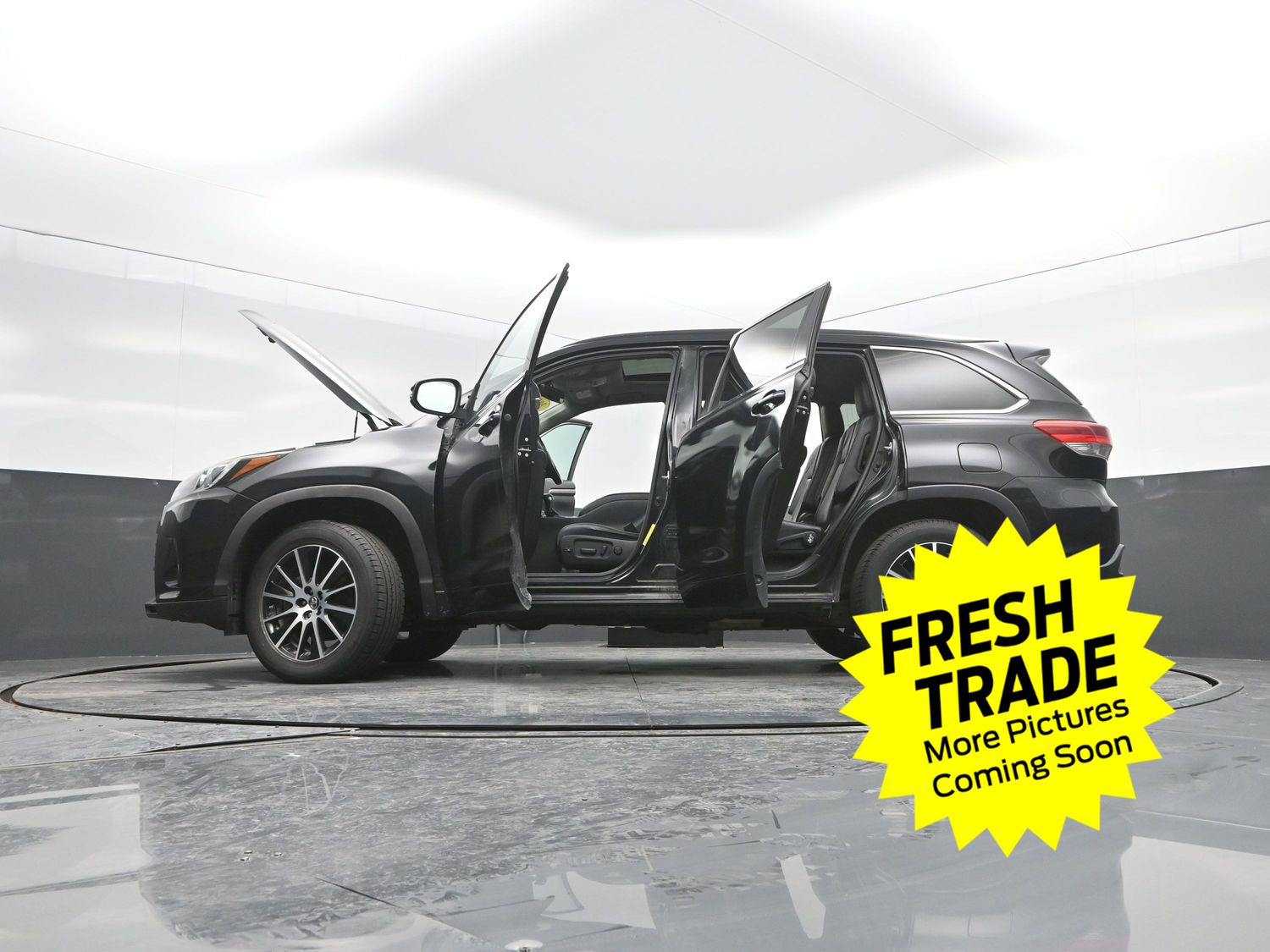 Used 2017 Midnight Black Metallic Toyota SE image 50