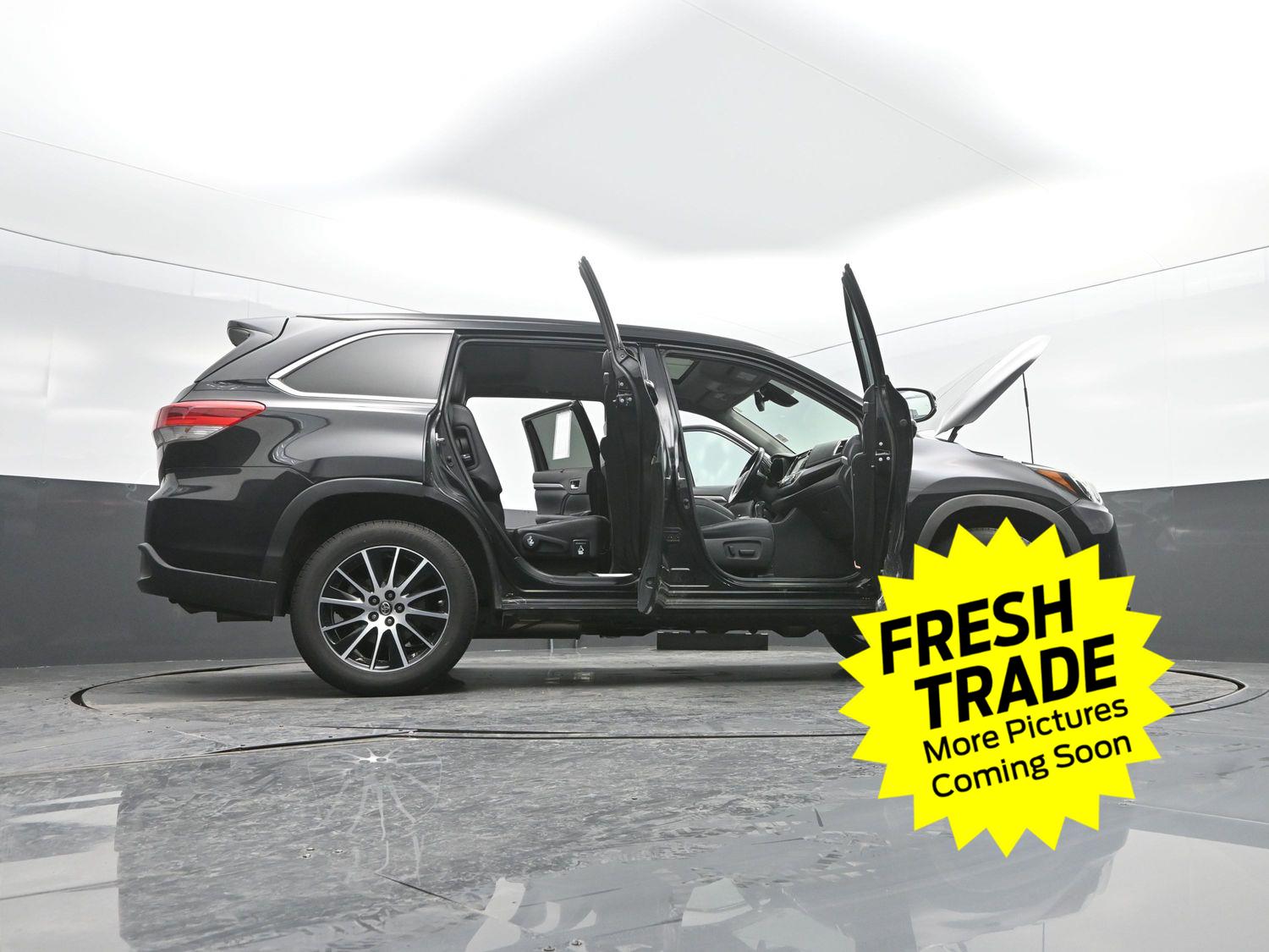 Used 2017 Midnight Black Metallic Toyota SE image 51