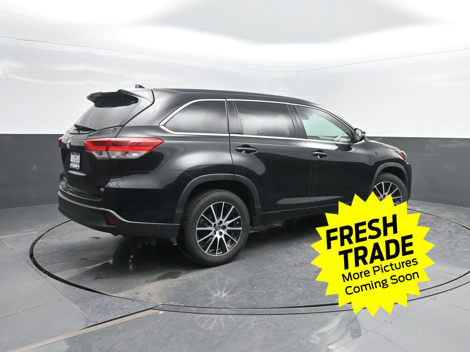 Used 2017 Midnight Black Metallic Toyota SE image 2