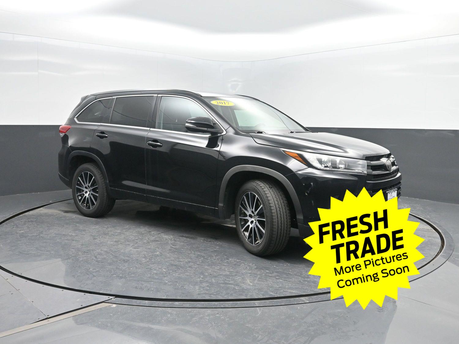 Used 2017 Midnight Black Metallic Toyota SE image 4