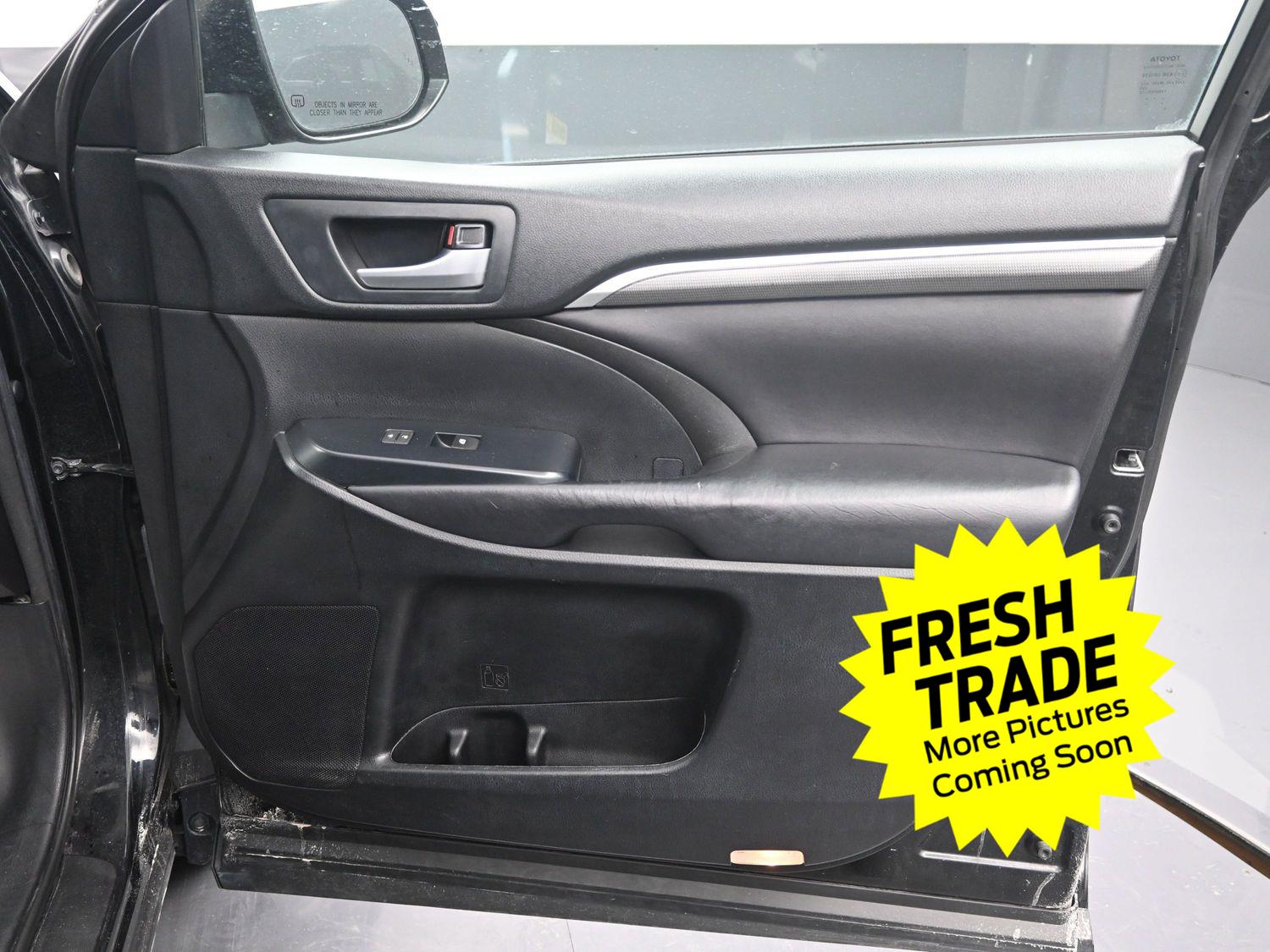 Used 2017 Midnight Black Metallic Toyota SE image 7