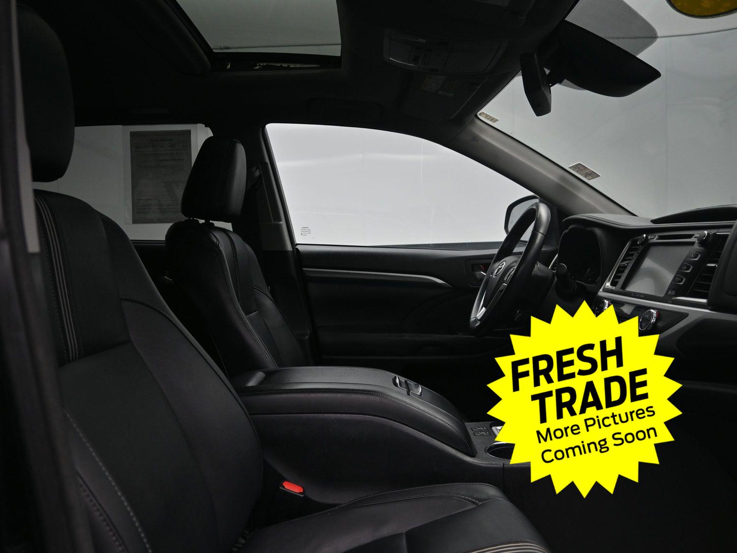 Used 2017 Midnight Black Metallic Toyota SE image 9