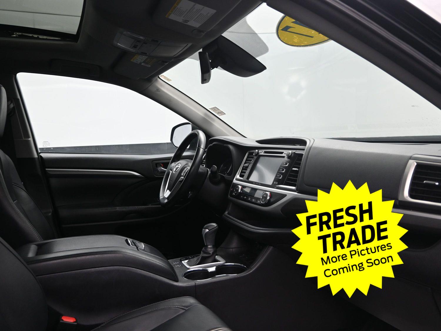 Used 2017 Midnight Black Metallic Toyota SE image 10