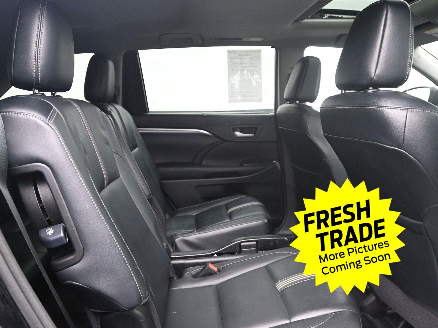 Used 2017 Midnight Black Metallic Toyota SE image 11