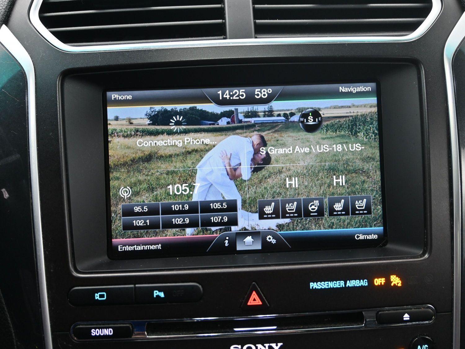 Used 2016 White Platinum Metallic Tri-Coat FORD Sport image 28