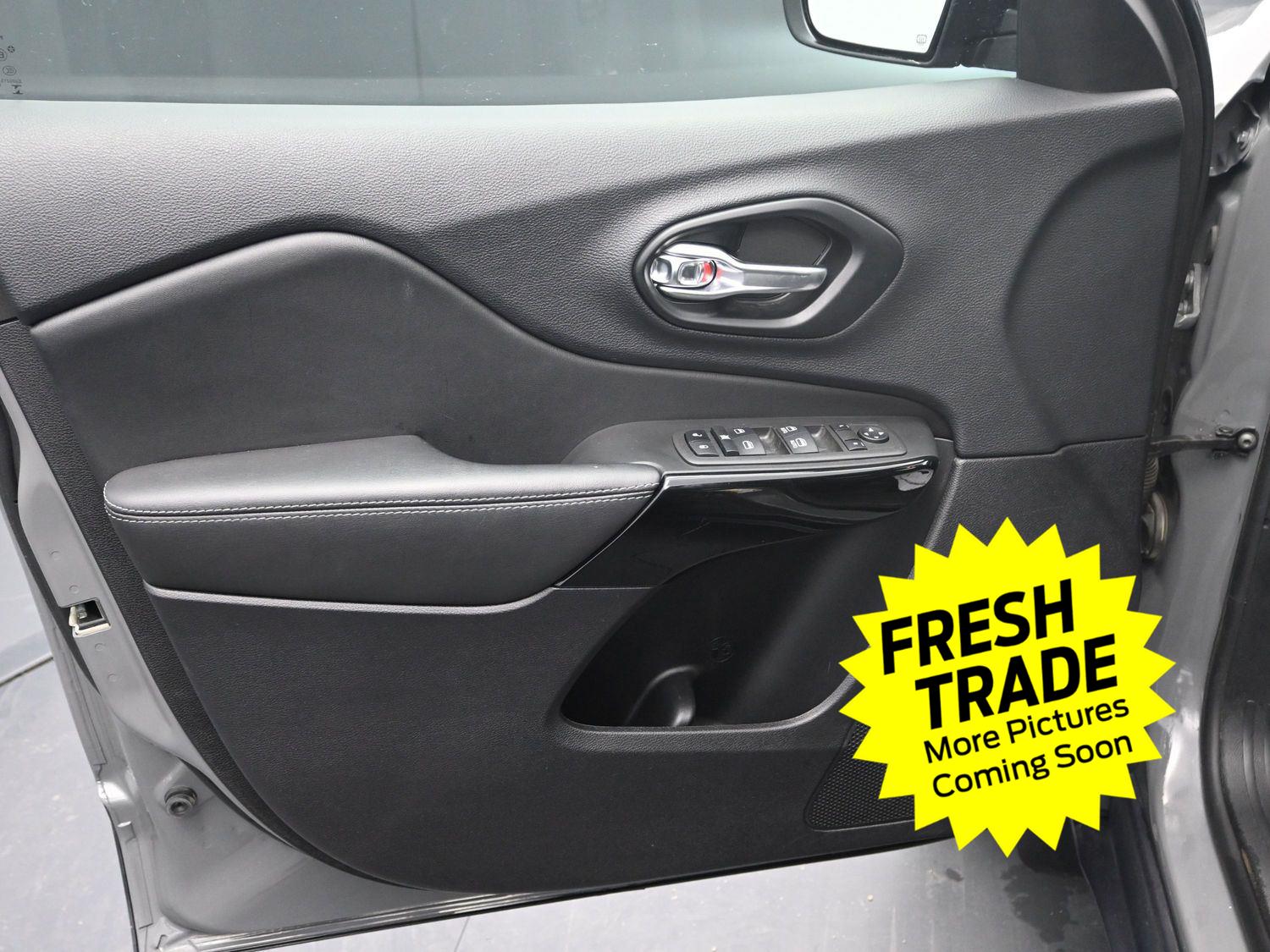 Used 2023 Sting-Gray Clearcoat Jeep Altitude Lux image 19