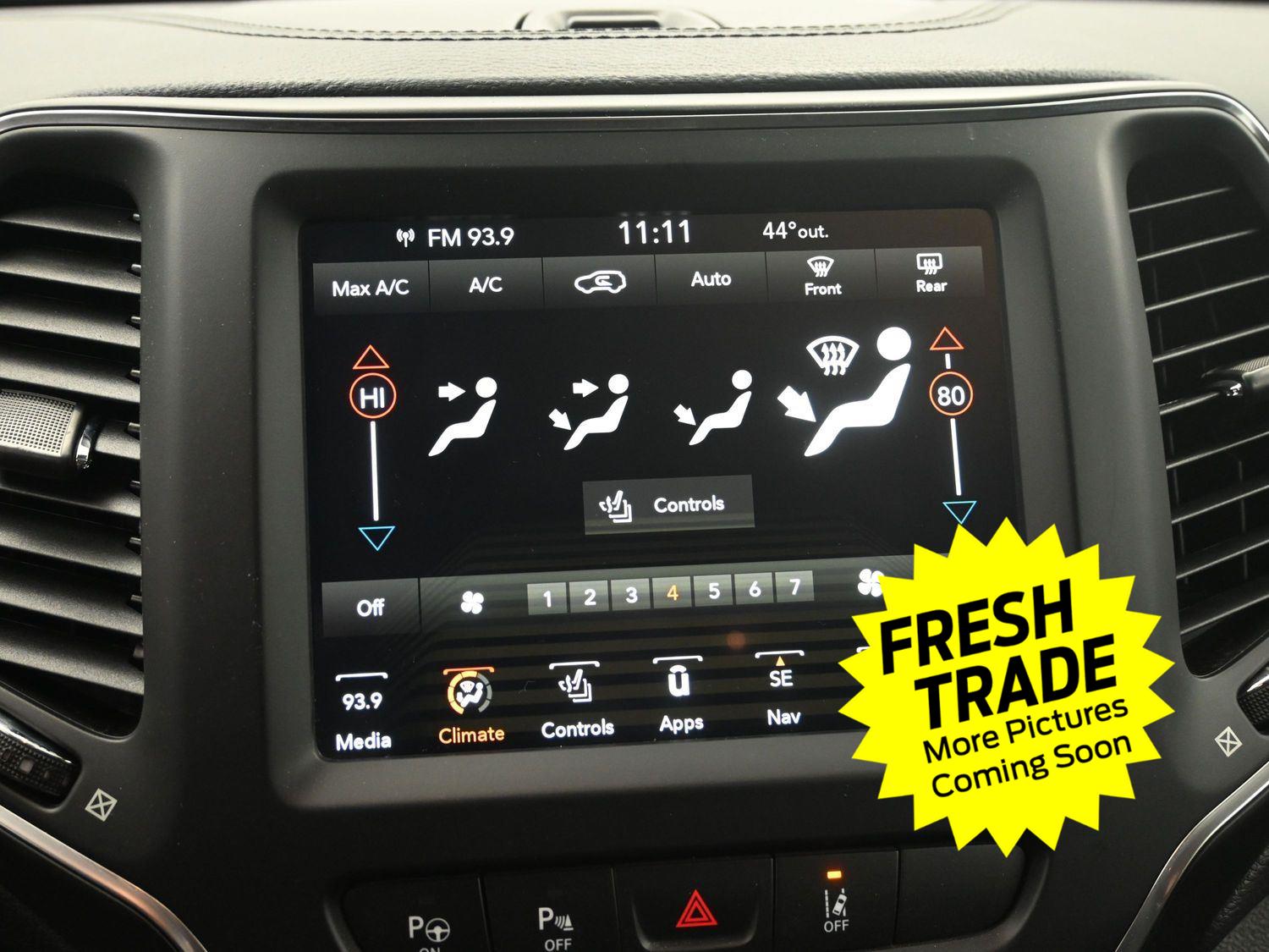 Used 2023 Sting-Gray Clearcoat Jeep Altitude Lux image 27