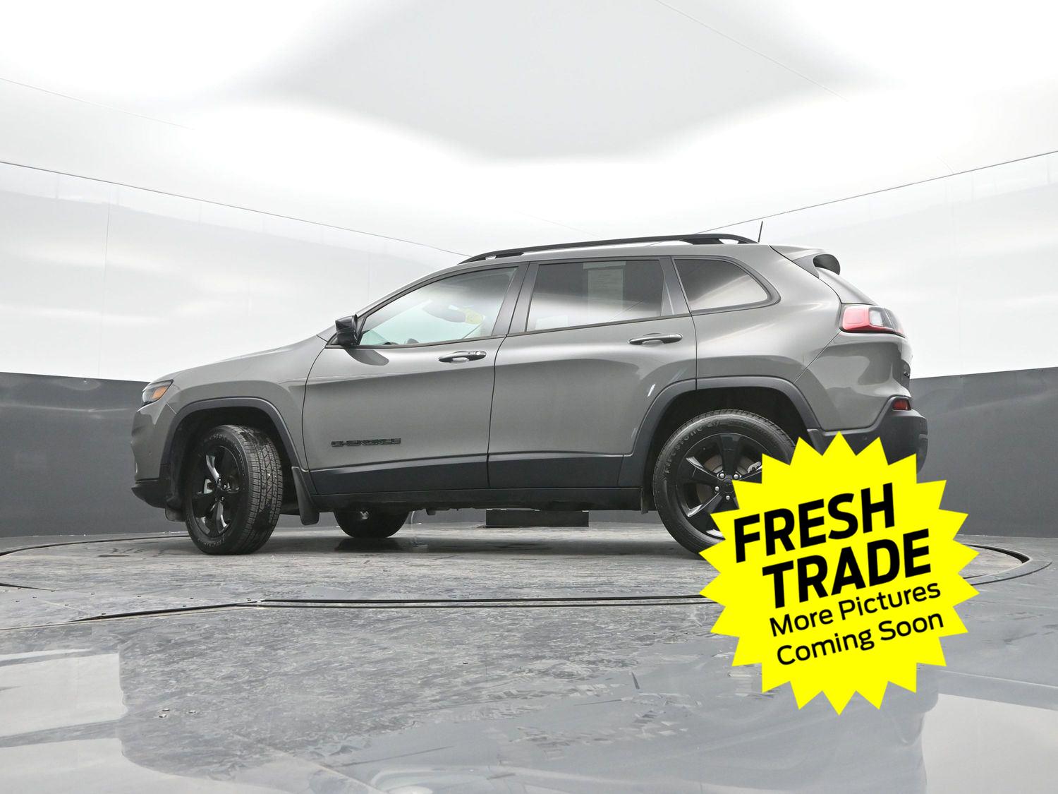 Used 2023 Sting-Gray Clearcoat Jeep Altitude Lux image 33