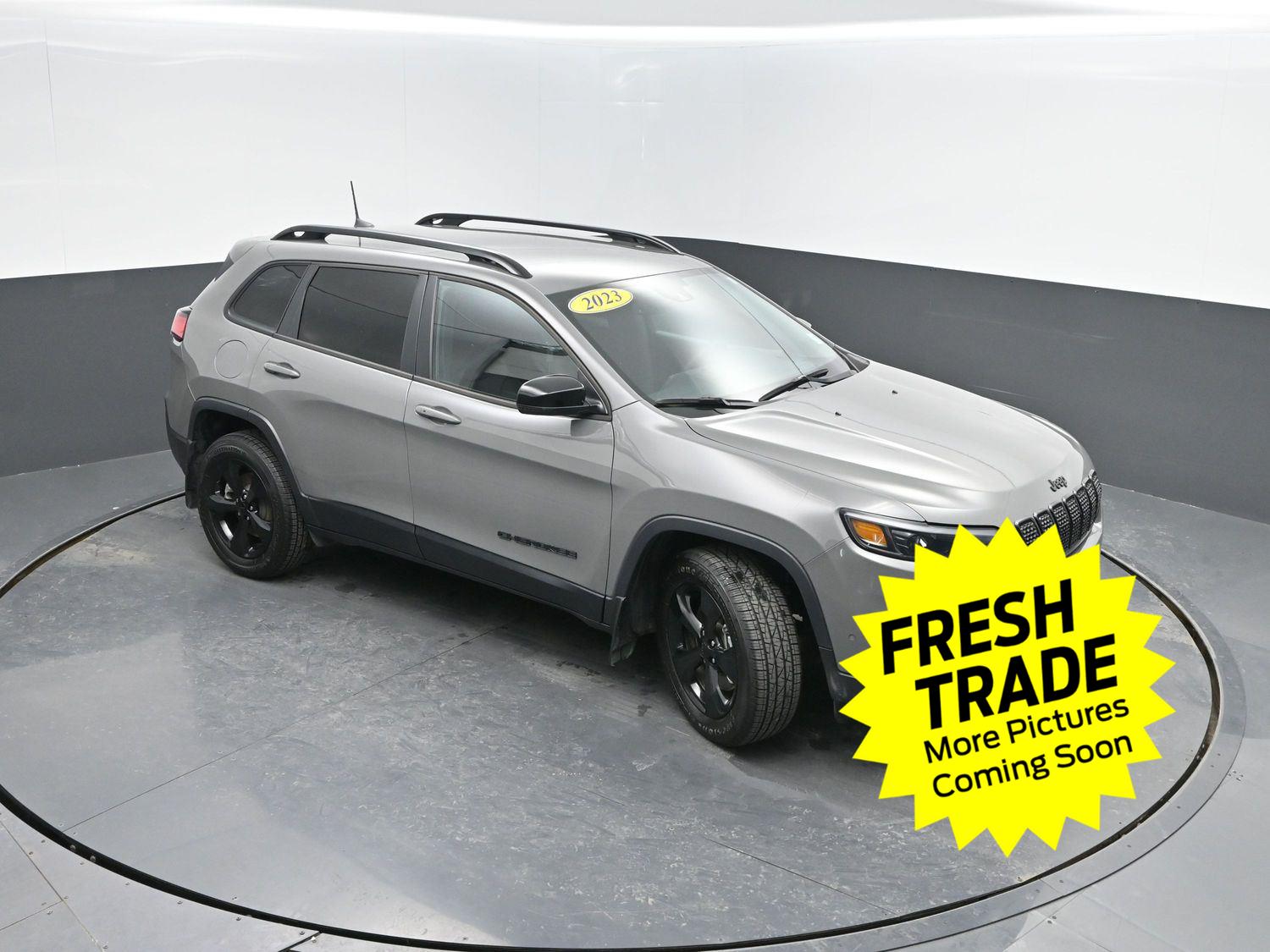 Used 2023 Sting-Gray Clearcoat Jeep Altitude Lux image 39