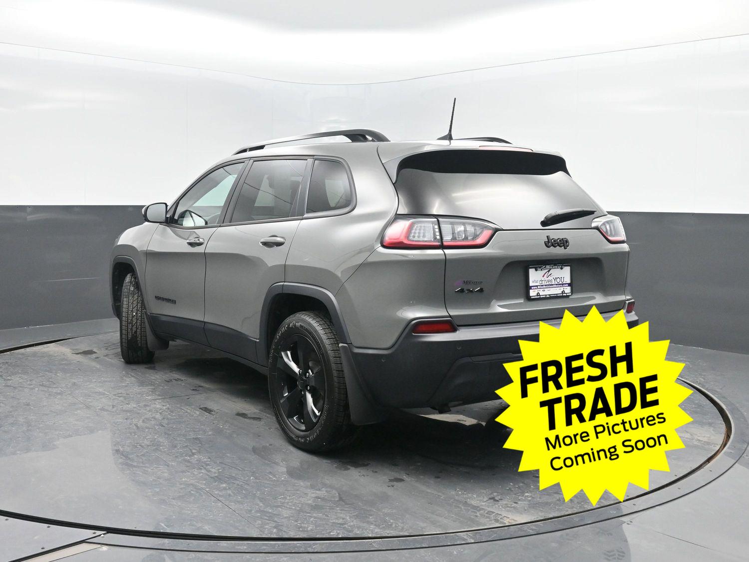 Used 2023 Sting-Gray Clearcoat Jeep Altitude Lux image 43