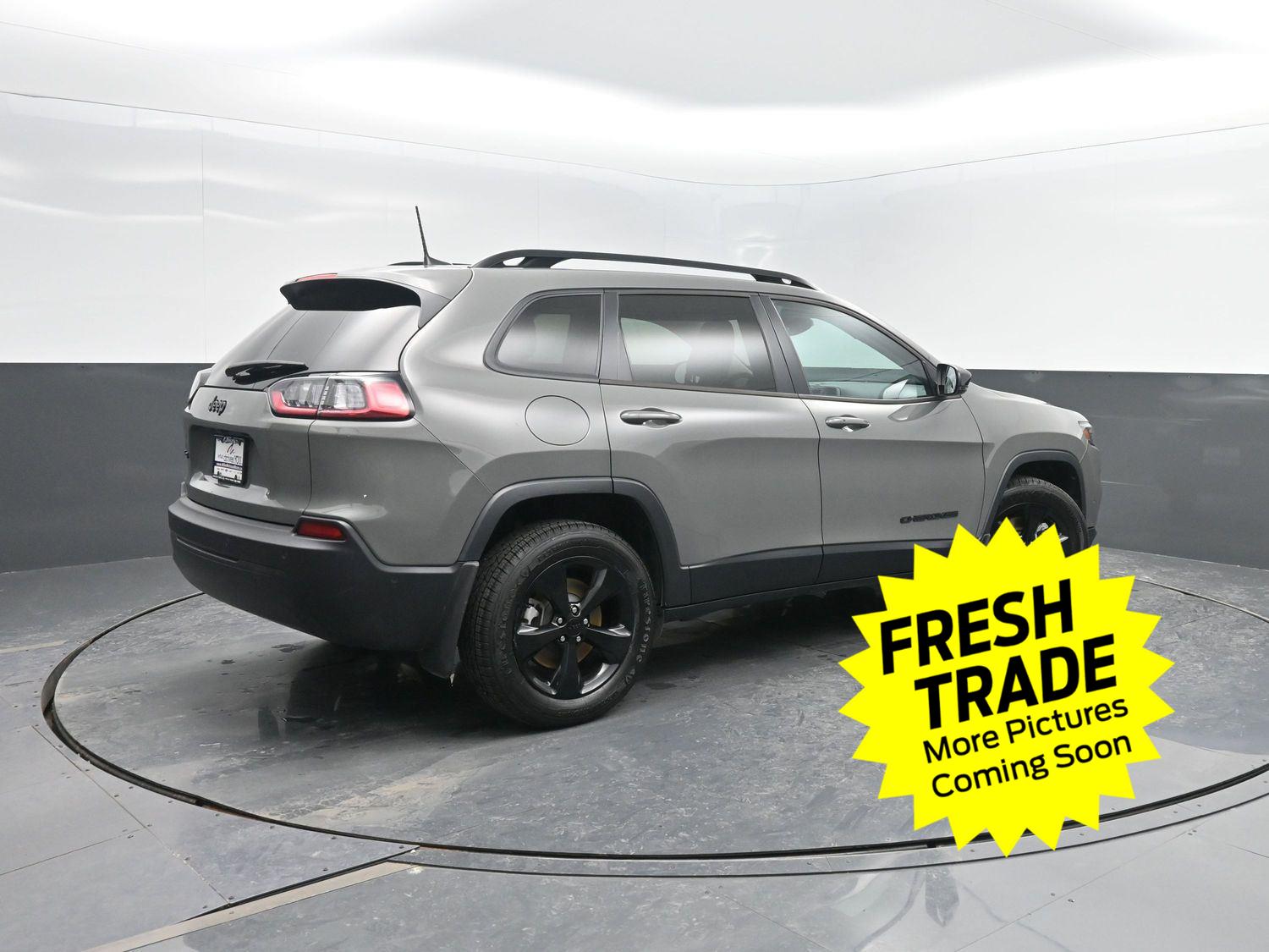 Used 2023 Sting-Gray Clearcoat Jeep Altitude Lux image 2