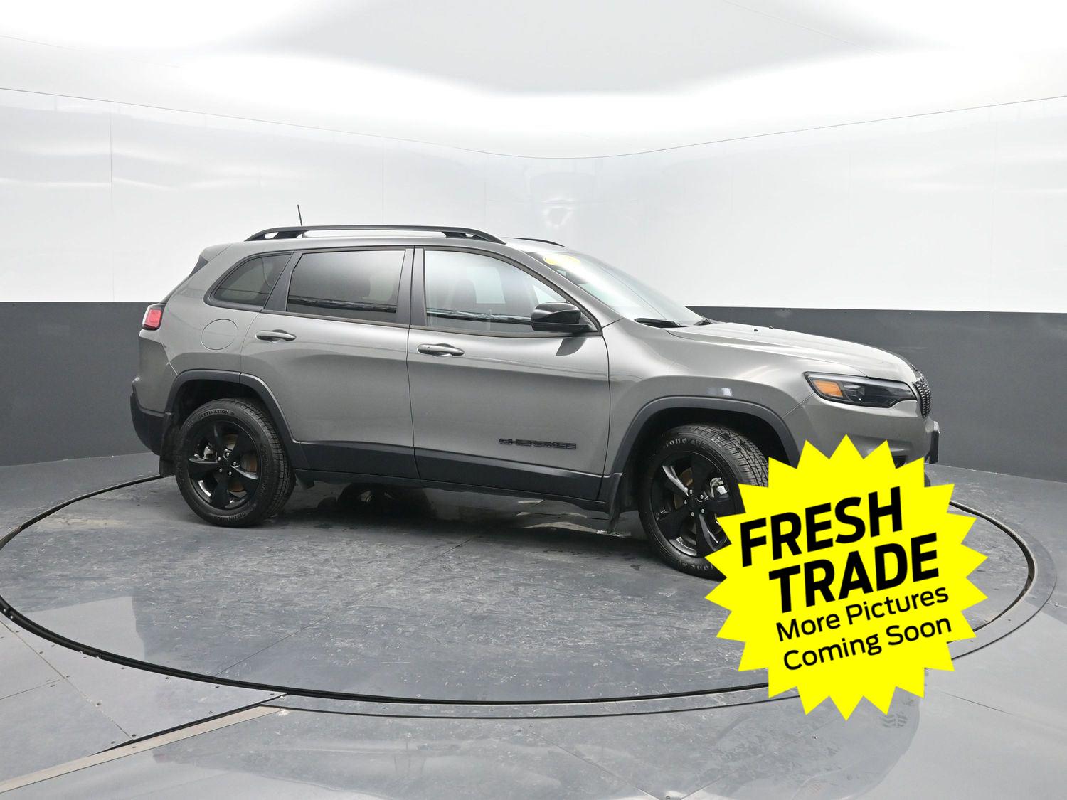 Used 2023 Sting-Gray Clearcoat Jeep Altitude Lux image 3
