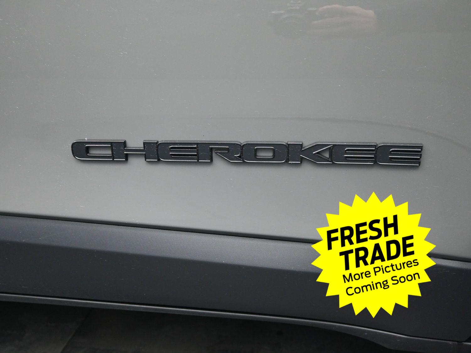 Used 2023 Sting-Gray Clearcoat Jeep Altitude Lux image 6