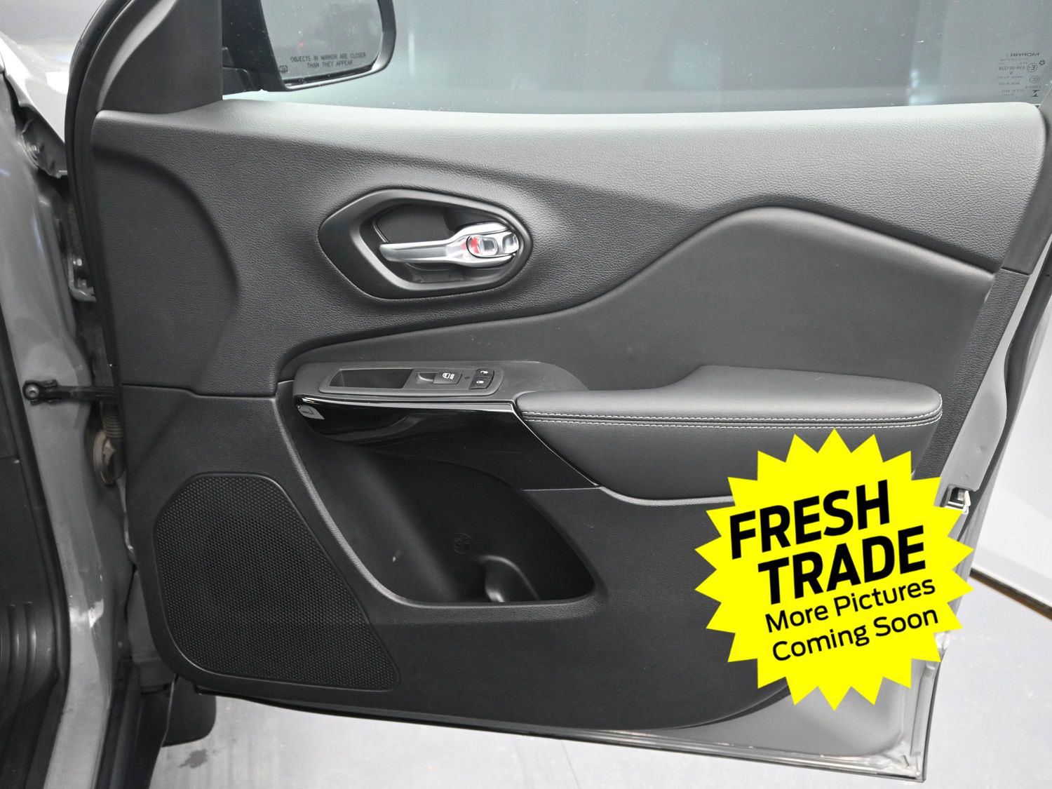 Used 2023 Sting-Gray Clearcoat Jeep Altitude Lux image 9