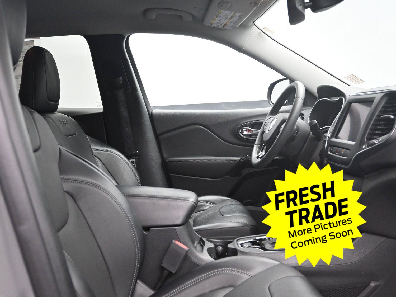 Used 2023 Sting-Gray Clearcoat Jeep Altitude Lux image 11