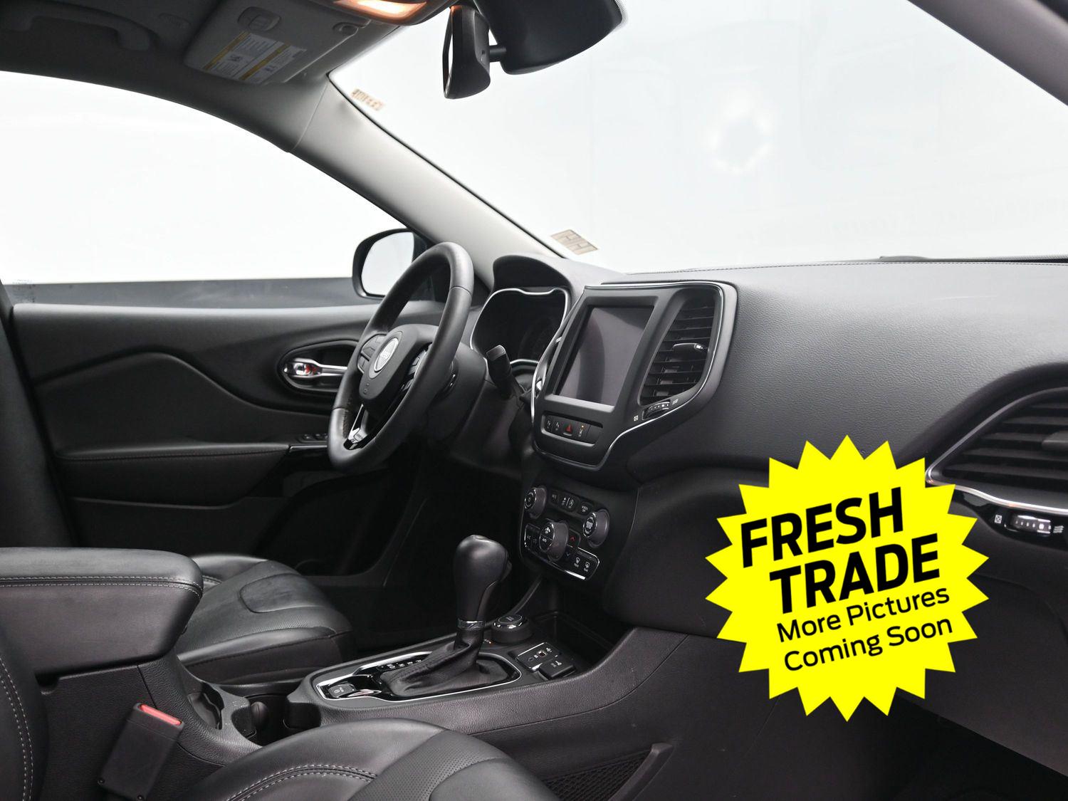 Used 2023 Sting-Gray Clearcoat Jeep Altitude Lux image 12