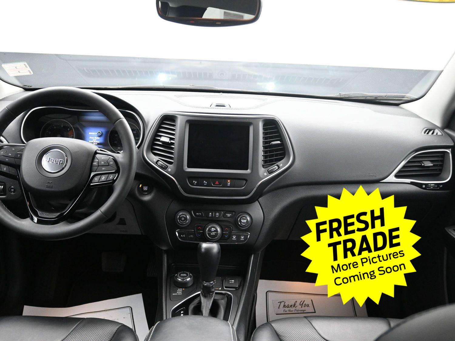 Used 2023 Sting-Gray Clearcoat Jeep Altitude Lux image 14