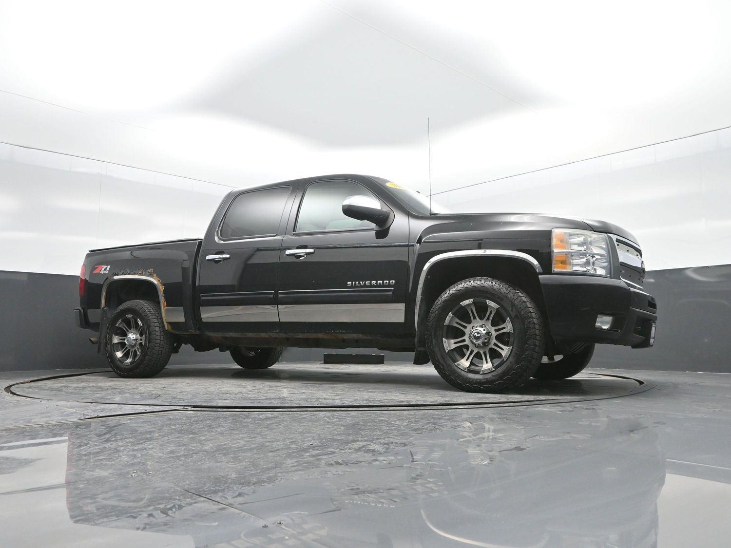 Used 2010 Black Chevrolet LTZ image 31