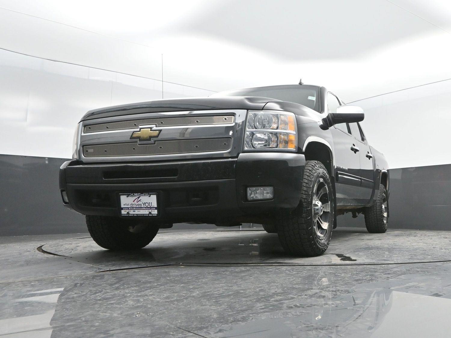 Used 2010 Black Chevrolet LTZ image 40