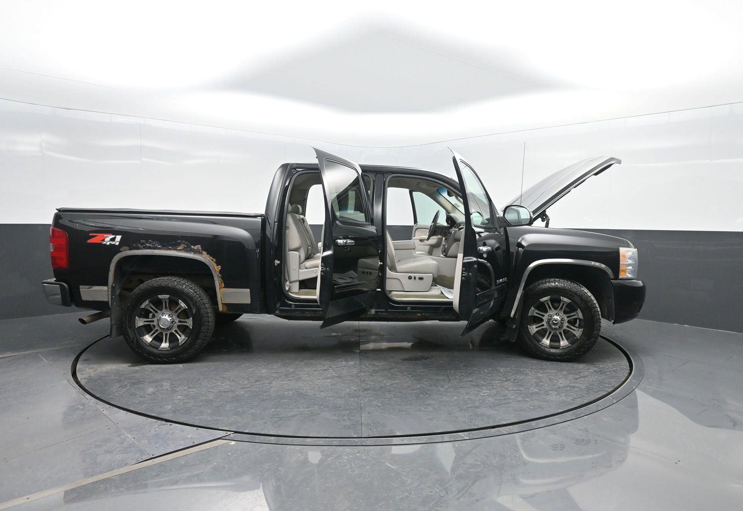 Used 2010 Black Chevrolet LTZ image 43