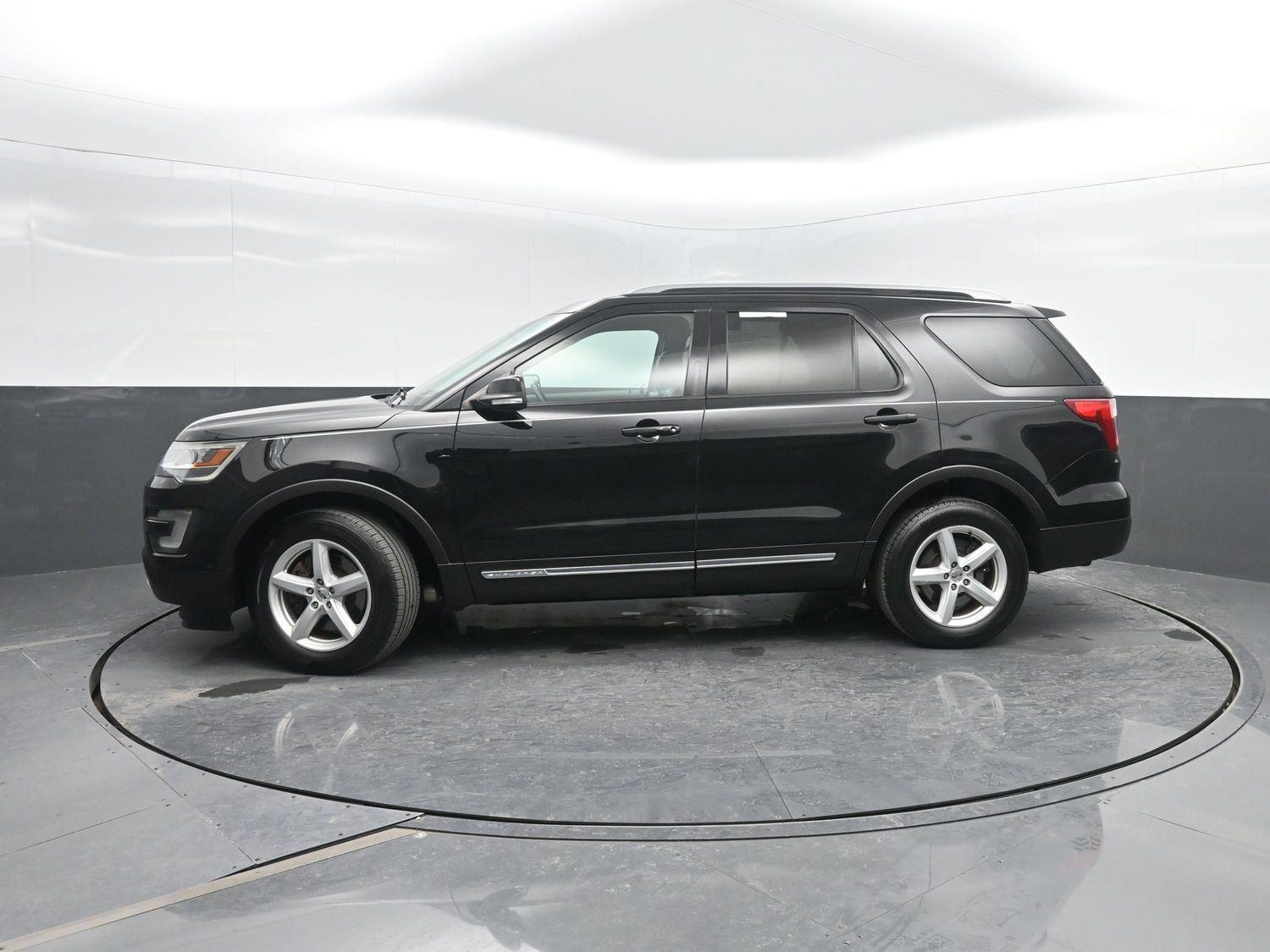 White Platinum Metallic Tri-Coat 2017 Ford Explorer XLT AWD SUV / Crossover All-Wheel Drive 6-Speed Automatic