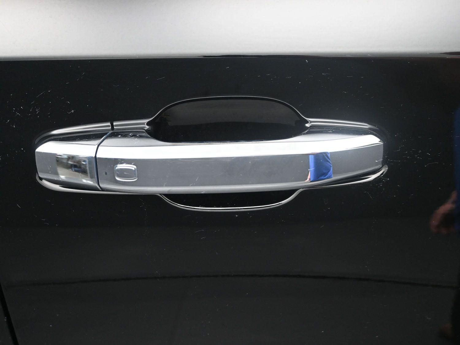 Used 2023 Onyx Black GMC Denali image 8