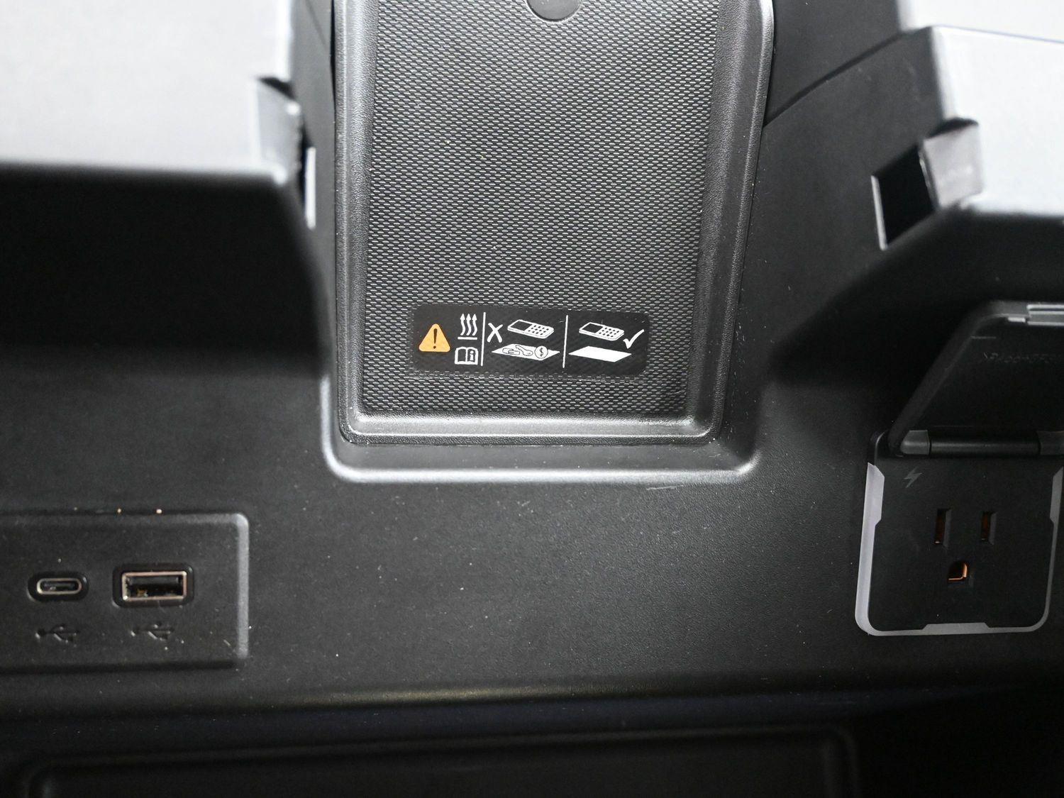 Used 2023 Onyx Black GMC Denali image 36