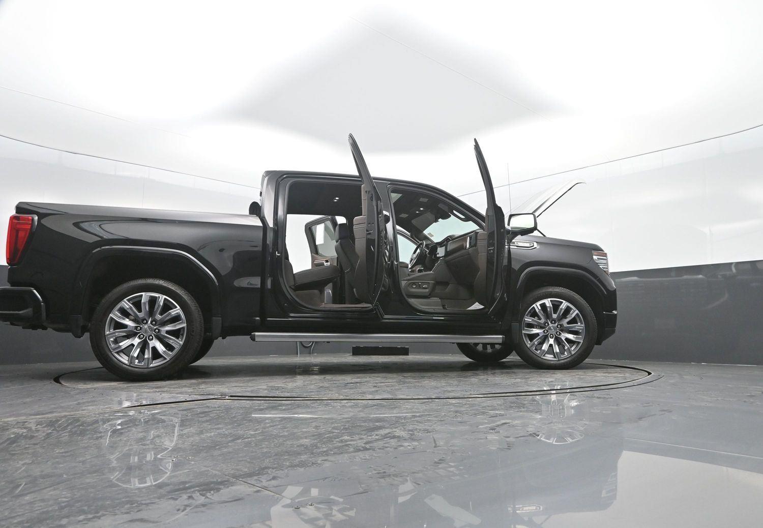 Used 2023 Onyx Black GMC Denali image 57