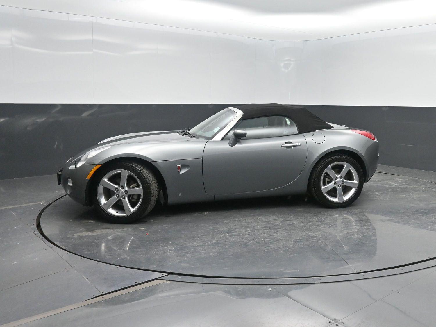Cool Liquid Silver Metallic 2006 Pontiac Solstice Roadster Convertible Rear-Wheel Drive 5-Speed Manual