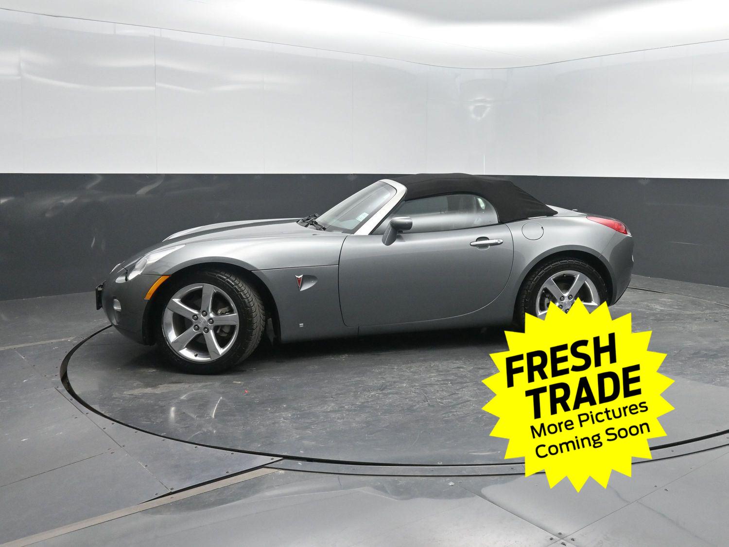 Cool Liquid Silver Metallic 2006 Pontiac Solstice Roadster Convertible Rear-Wheel Drive 5-Speed Manual