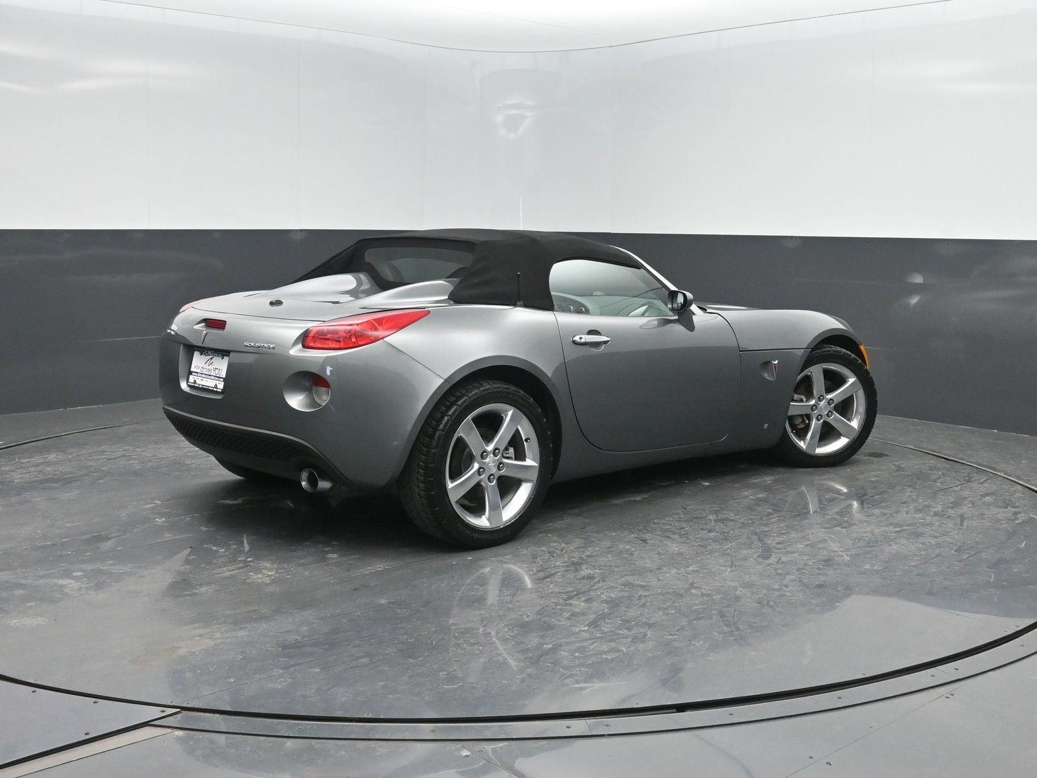 Cool Liquid Silver Metallic 2006 Pontiac Solstice Roadster Convertible Rear-Wheel Drive 5-Speed Manual