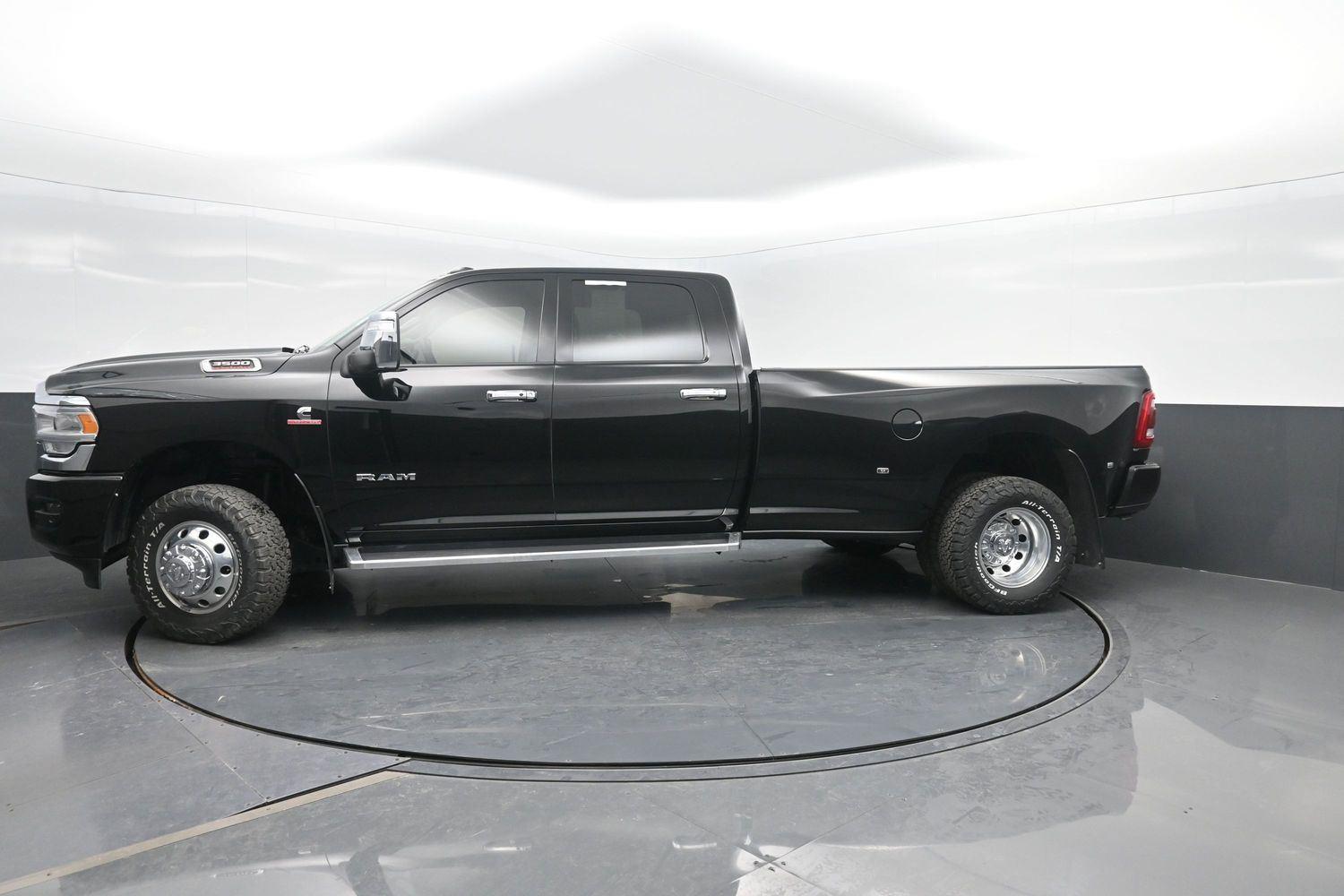 Diamond Black Crystal Pearlcoat 2024 RAM 3500 Pickup Truck Four-Wheel Drive 6-Speed Automatic